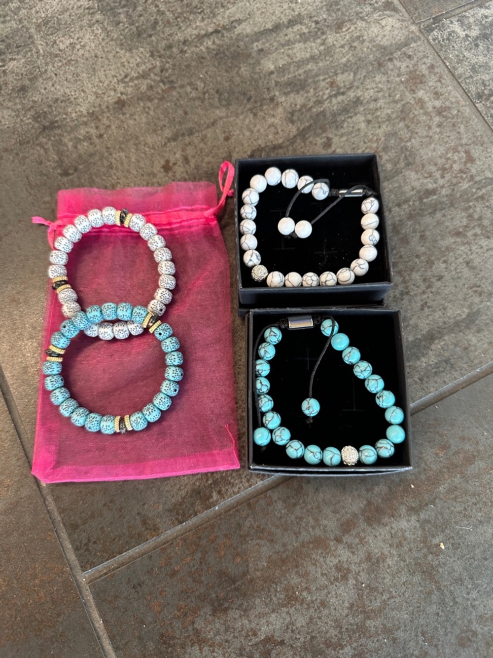 Turquoise and White Howlite Bead Bracelet Set - Unbranded NWOT